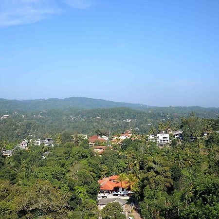 Red Chillies Tourist Inn Kandy Exterior photo