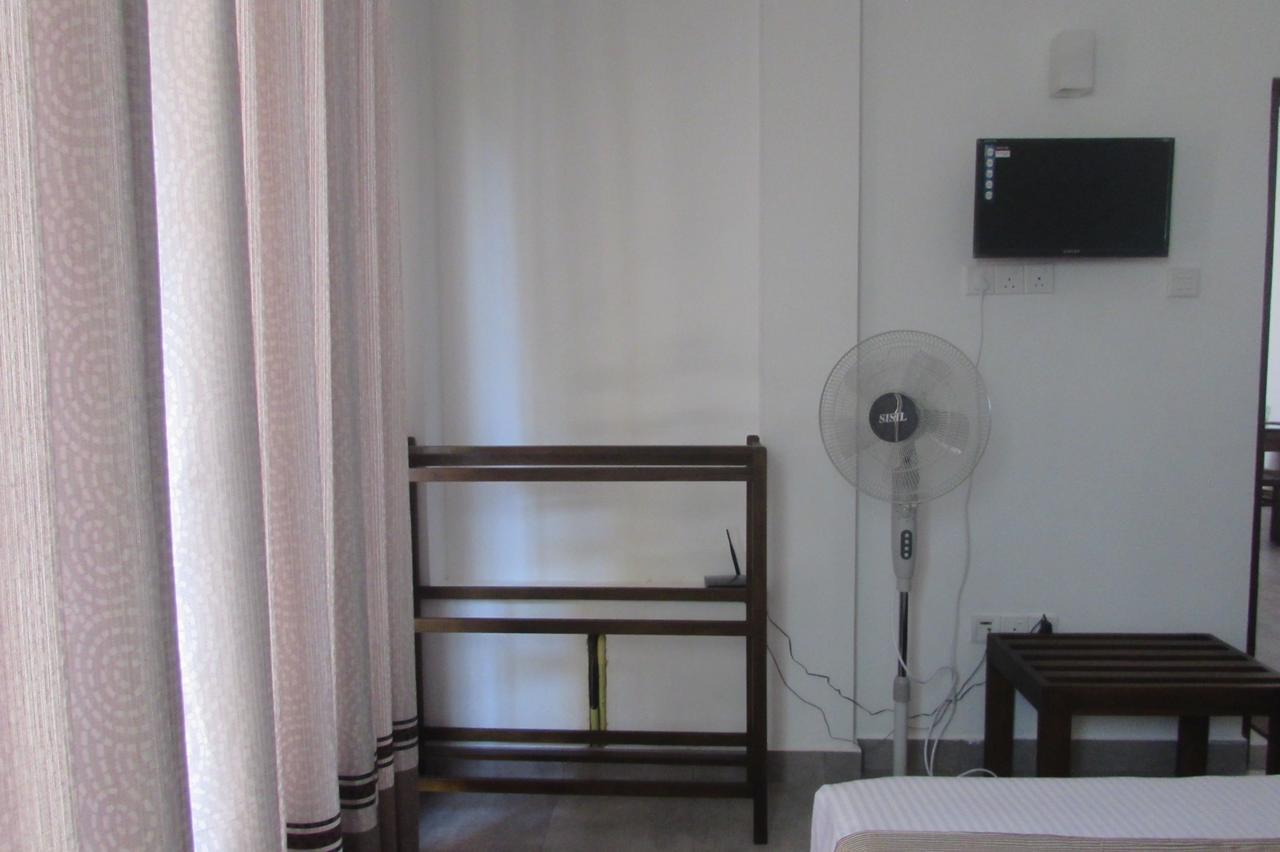 Red Chillies Tourist Inn Kandy Exterior photo